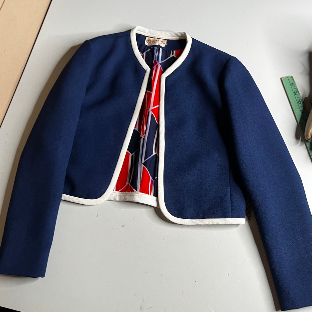 Vintage Peck & Peck Fifth Avenue Navy Cropped Blazer Geometric Lining 1960s